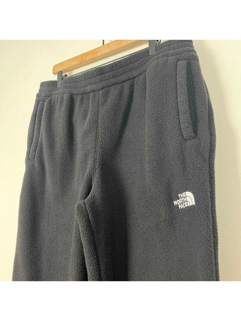 The North Face Men's Black Fleece Jogger Sweatpants Large Circular Design NWOT